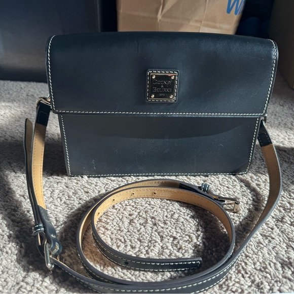 Dooney & Bourke Handbags - Dooney & Bourke Black Crossbody Bag